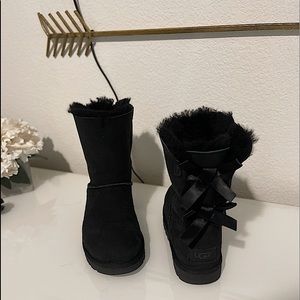 Black Bailey bow ll Ugg boots
